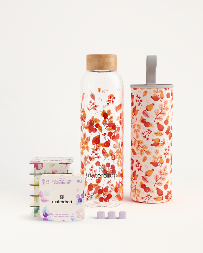 Starter Set Microdrink Glass featuring a borosilicate glass bottle and various Microdrink flavors in 3-Packs, displayed with elderberry flavoring and decorative boxes.