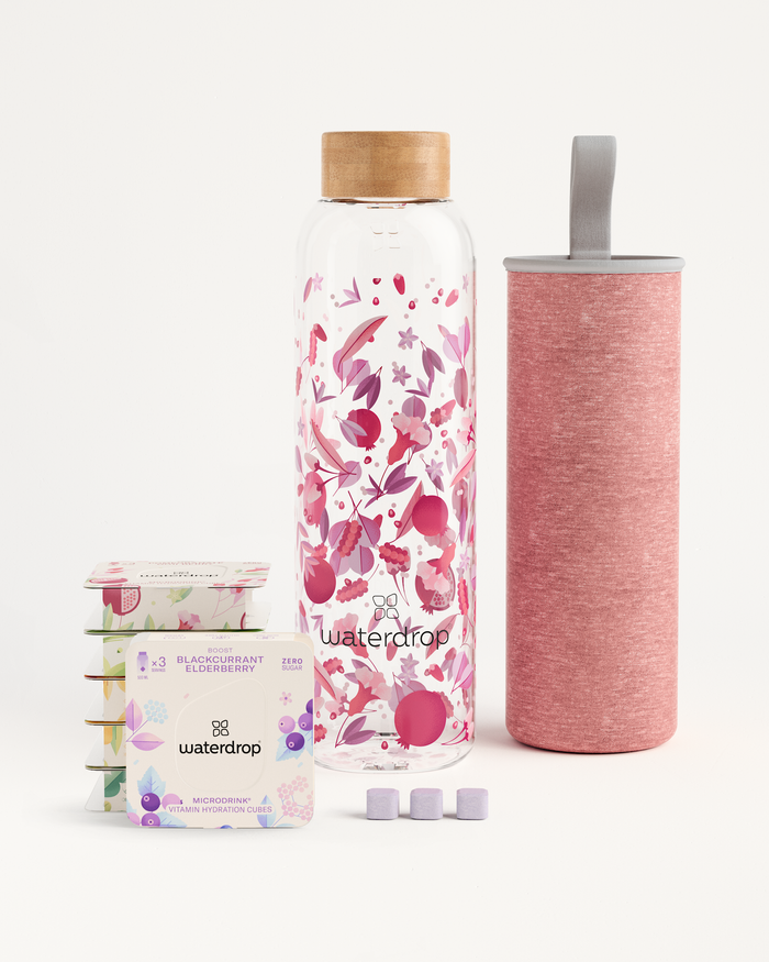 Starter Set Microdrink Glass: a Borosilicate Glass Bottle with a container and straw, alongside boxes of elderberry flavoring and other designs.