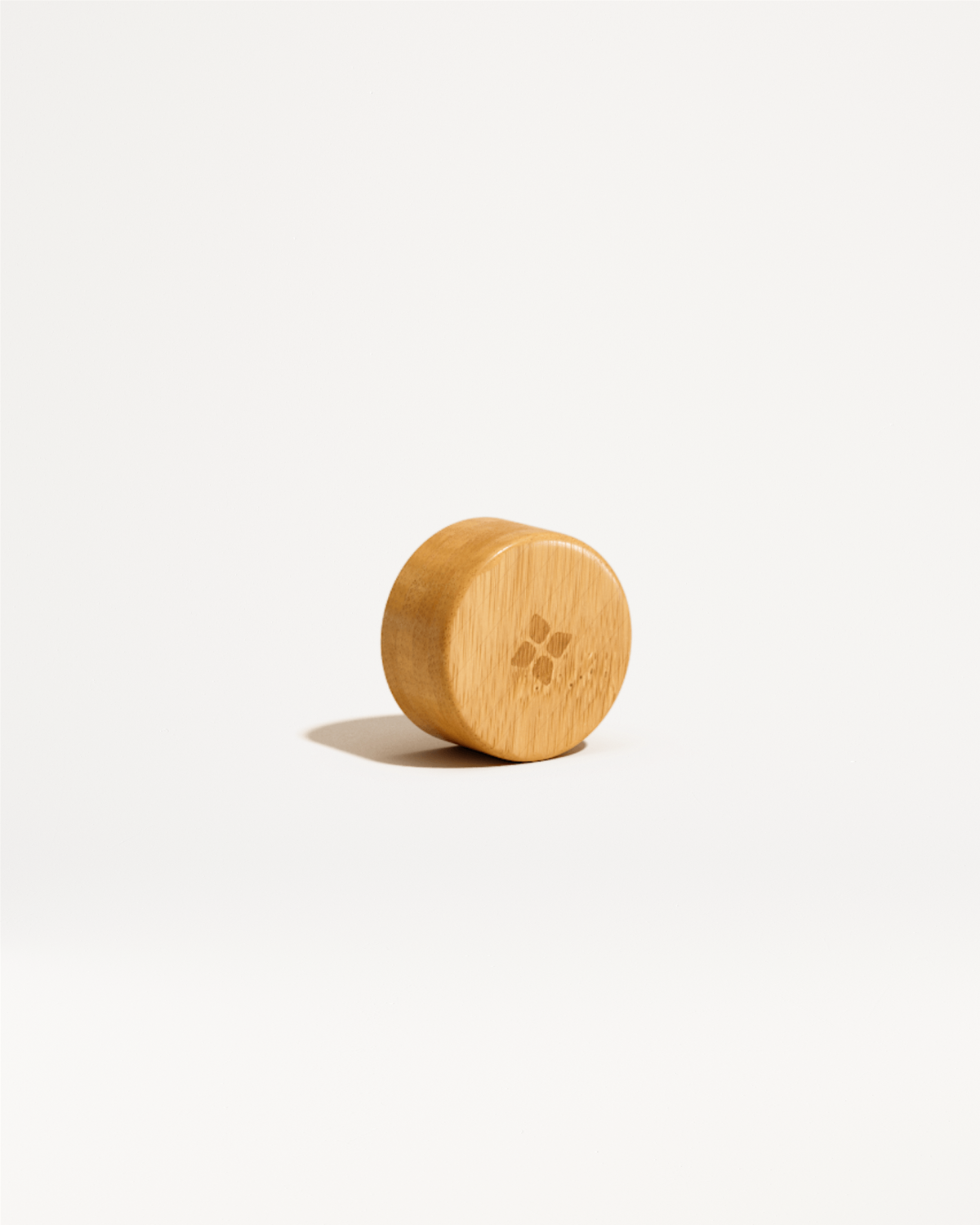 Bamboo Bottle Cap with logo, featuring a minimalist design and high-quality wood finish, suitable for Glass and Stainless Steel Bottles, ensuring a secure fit.