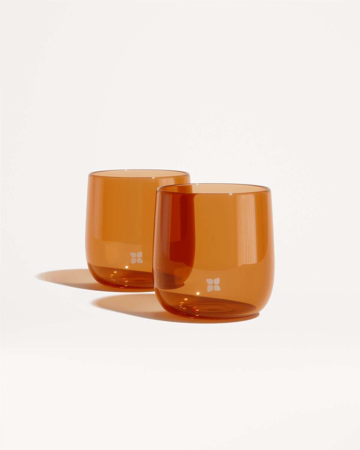 Two Signature Glasses made of borosilicate glass on a white background, ideal for enjoying refreshing drinks.