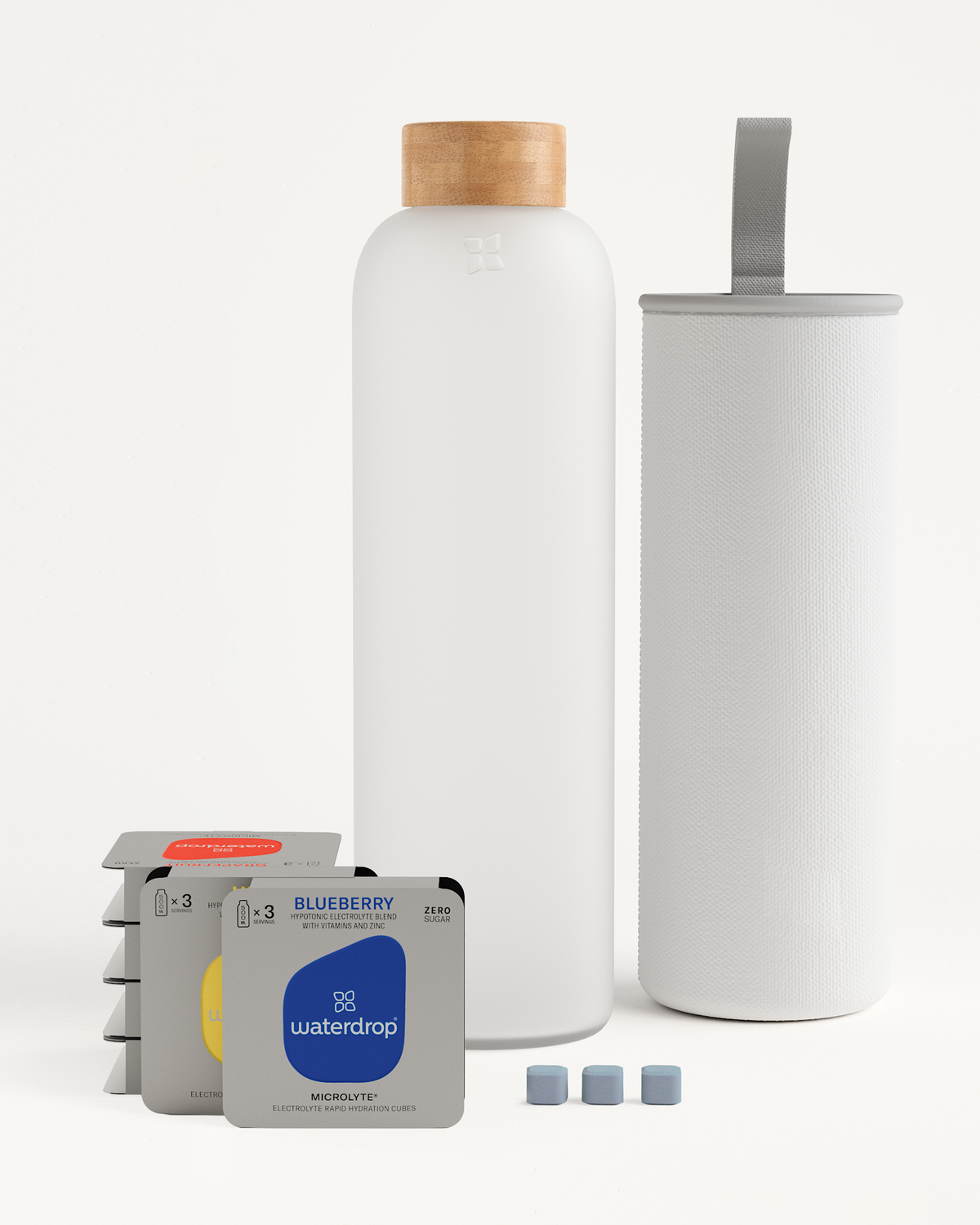 Starter Set Microlyte Glass includes a white bottle, a filter, and a blue-yellow labeled Microlyte pack, ideal for hydration during exercise.